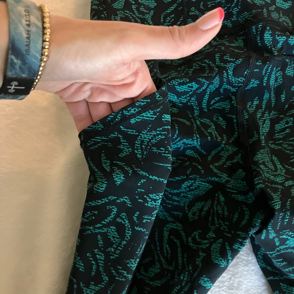 NEW Lululemon crop leggings - Picture 10 of 16
